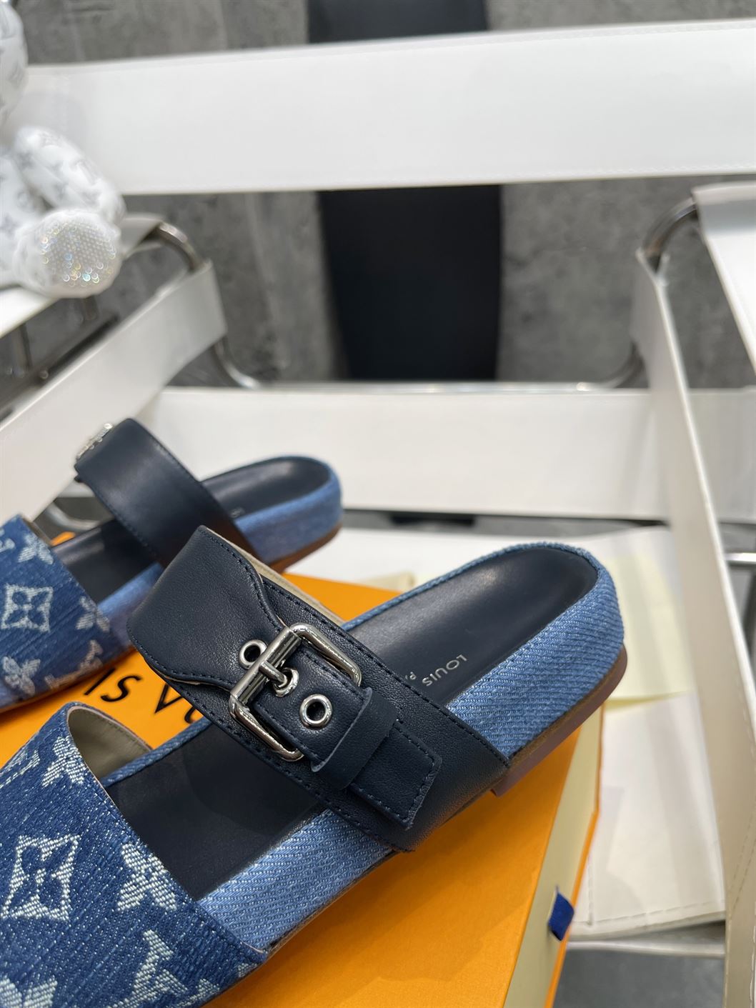 LOUIS VUITTON BOM DIA FLAT MULE - LVSD039