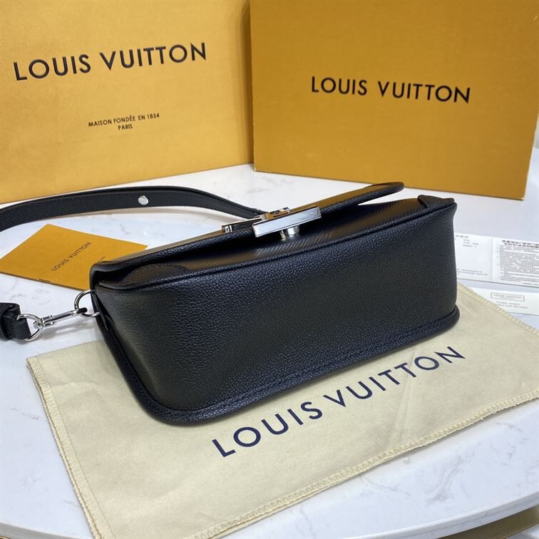 LOUIS VUITTON BUCI EPI LEATHER