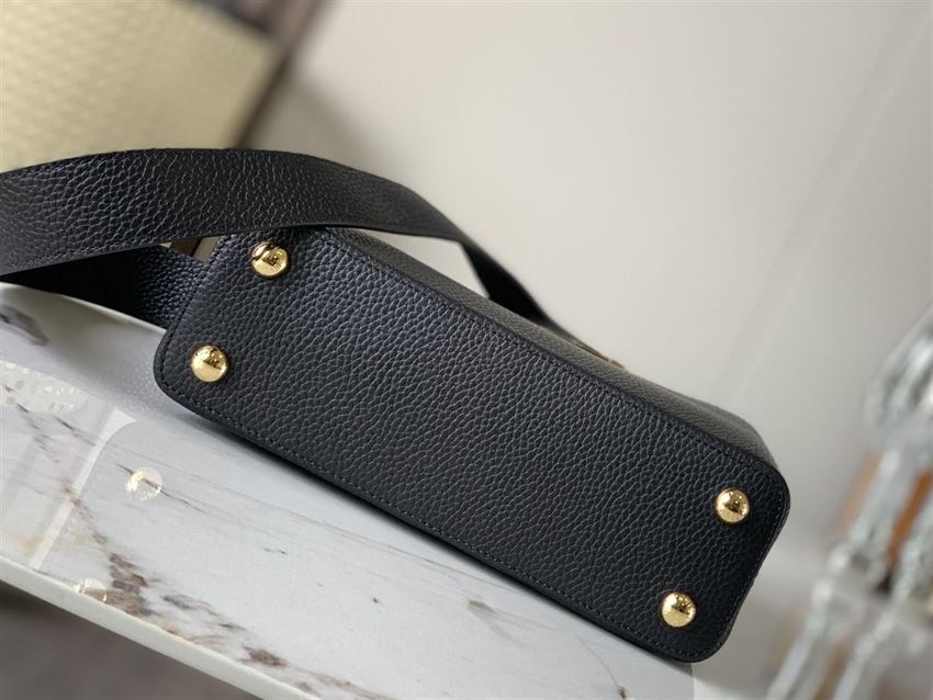 LOUIS VUITTON CAPUCINES BB Black