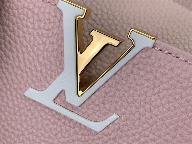 LOUIS VUITTON CAPUCINES MM Rose