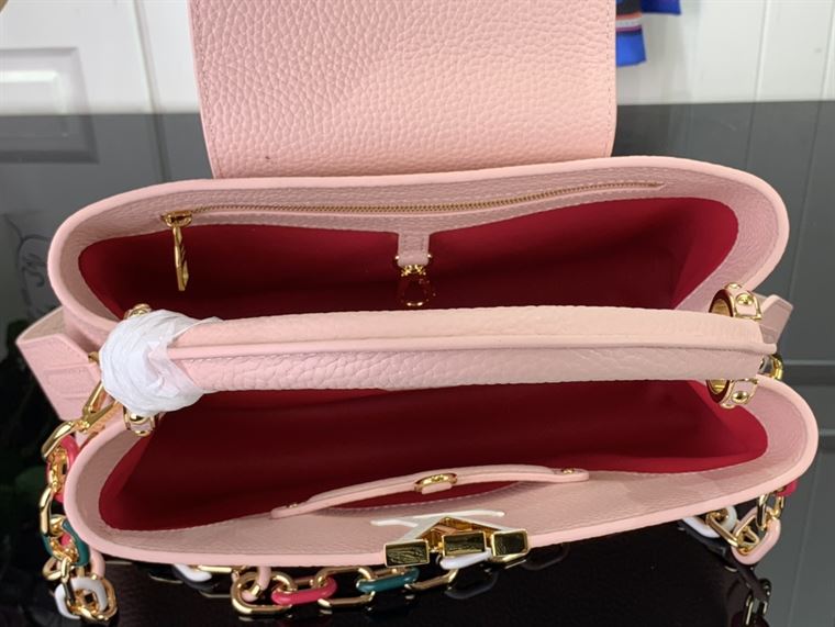 LOUIS VUITTON CAPUCINES MM Rose