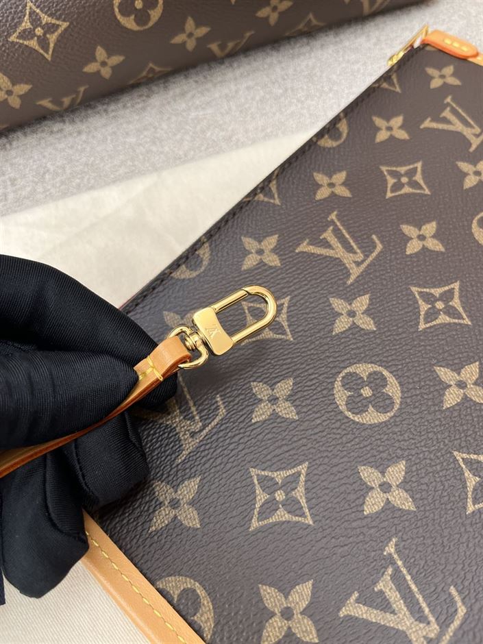 LOUIS VUITTON CARRYALL MM MONOGRAM