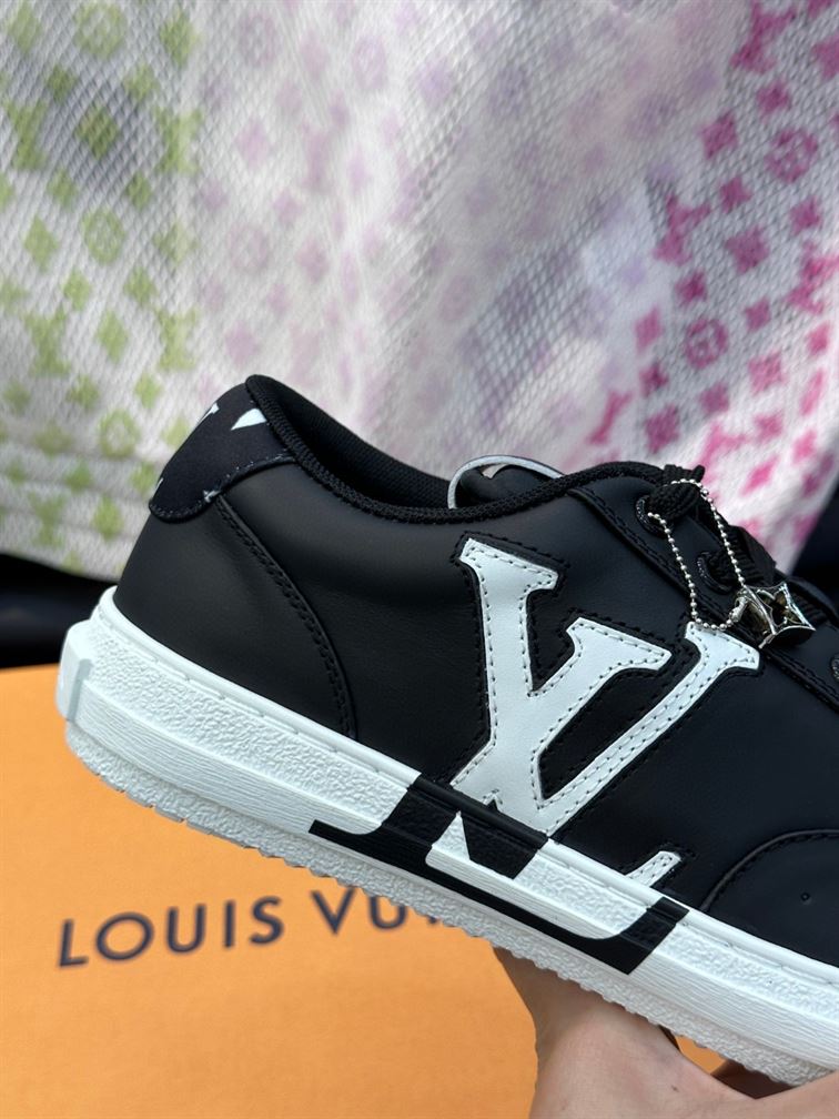 LOUIS VUITTON CHARLIE SNEAKER - LVS157