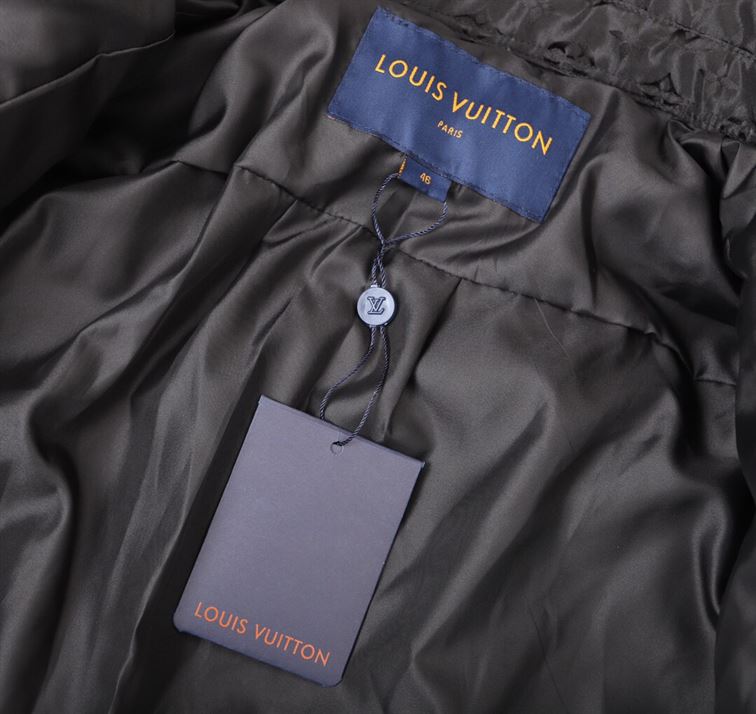 LOUIS VUITTON COAT - LVC013