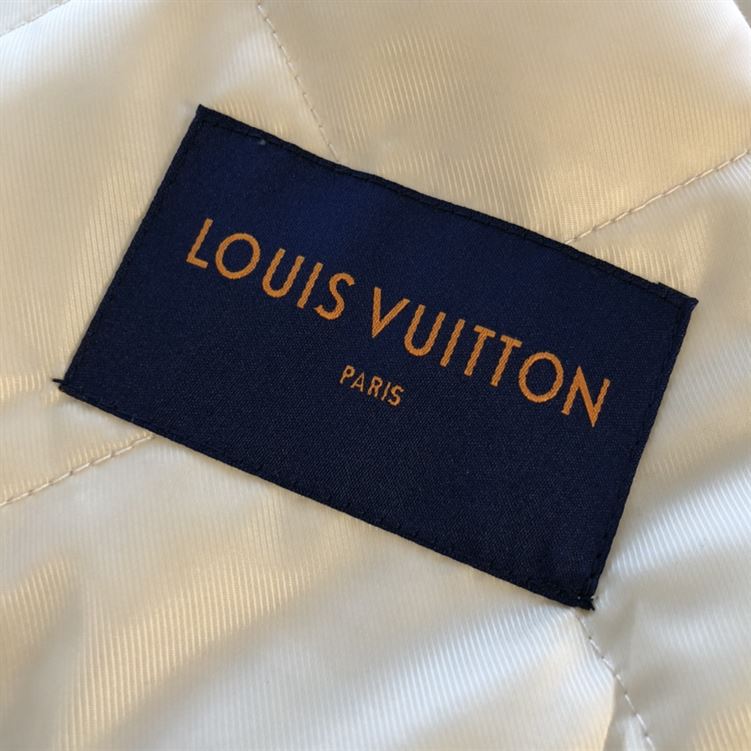 LOUIS VUITTON COAT - LVC025