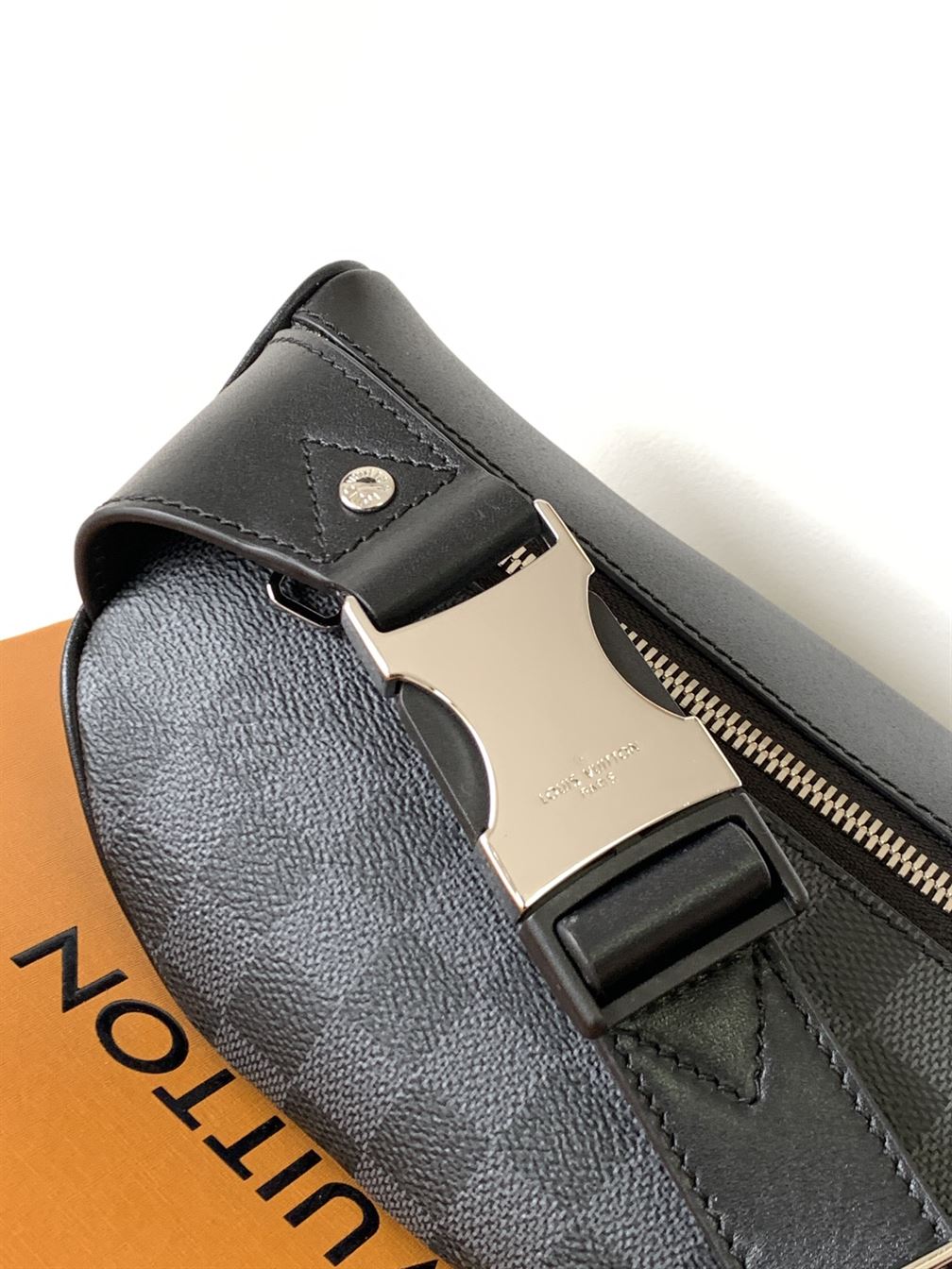 LOUIS VUITTON DISCOVERY BUMBAG DAMIER GRAPHITE - LVB065