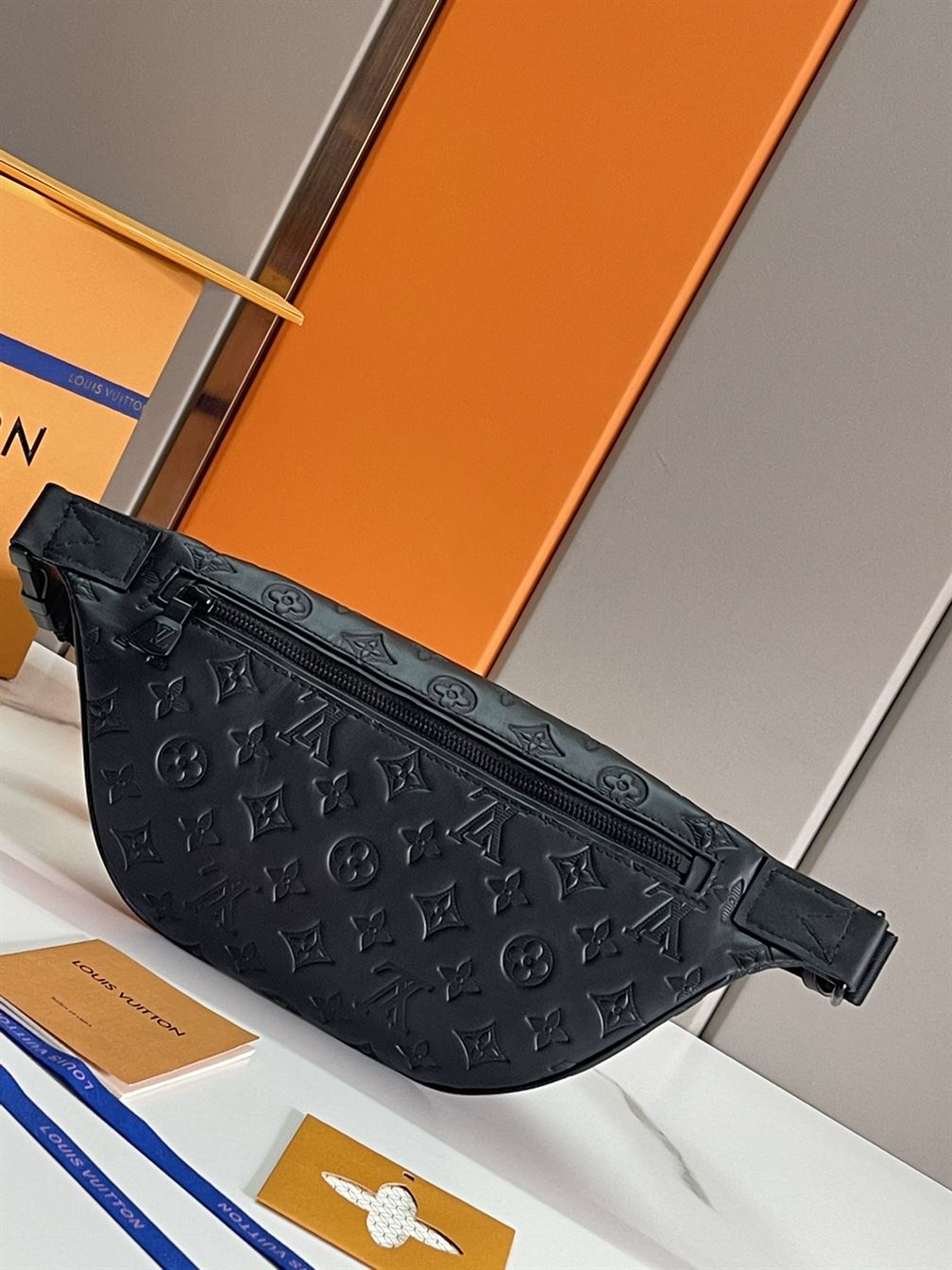 LOUIS VUITTON DISCOVERY BUMBAG PM - LVB073