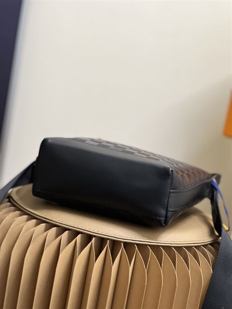 LOUIS VUITTON DISCOVERY MESSENGER BB DAMIER INFINI - LVB043