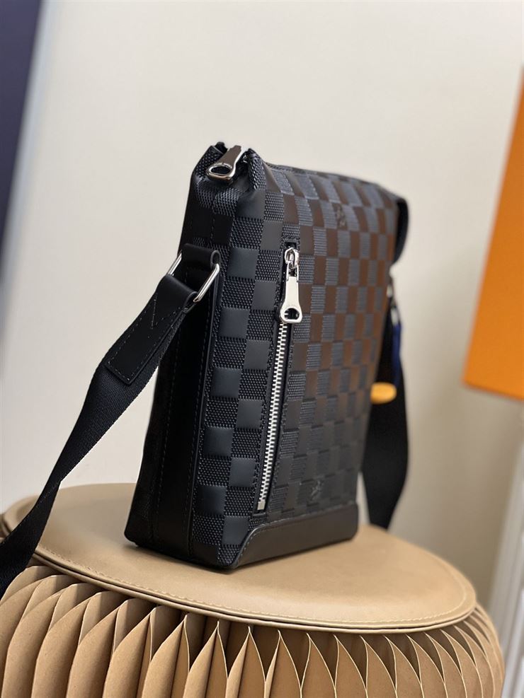 LOUIS VUITTON DISCOVERY MESSENGER BB DAMIER INFINI - LVB043