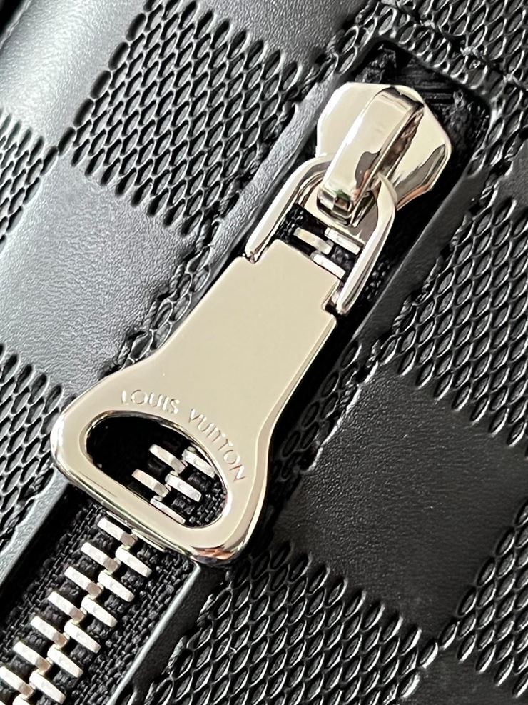 LOUIS VUITTON DISCOVERY MESSENGER BB DAMIER INFINI - LVB043