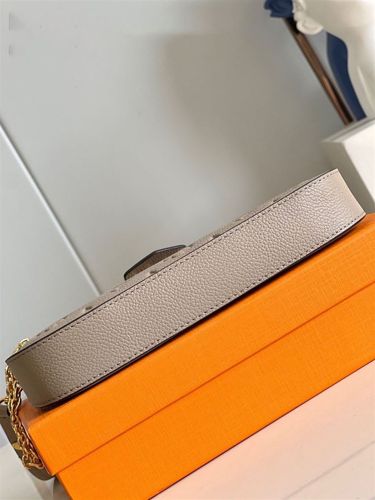 LOUIS VUITTON EASY POUCH ON STRAP