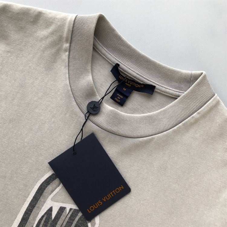 LOUIS VUITTON GRAPHIC LV SIGNATURE T-SHIRT - LVTS071