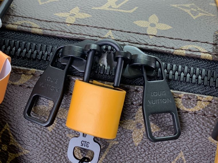 LOUIS VUITTON KEEPALL BANDOULIERE 55 - LVB053