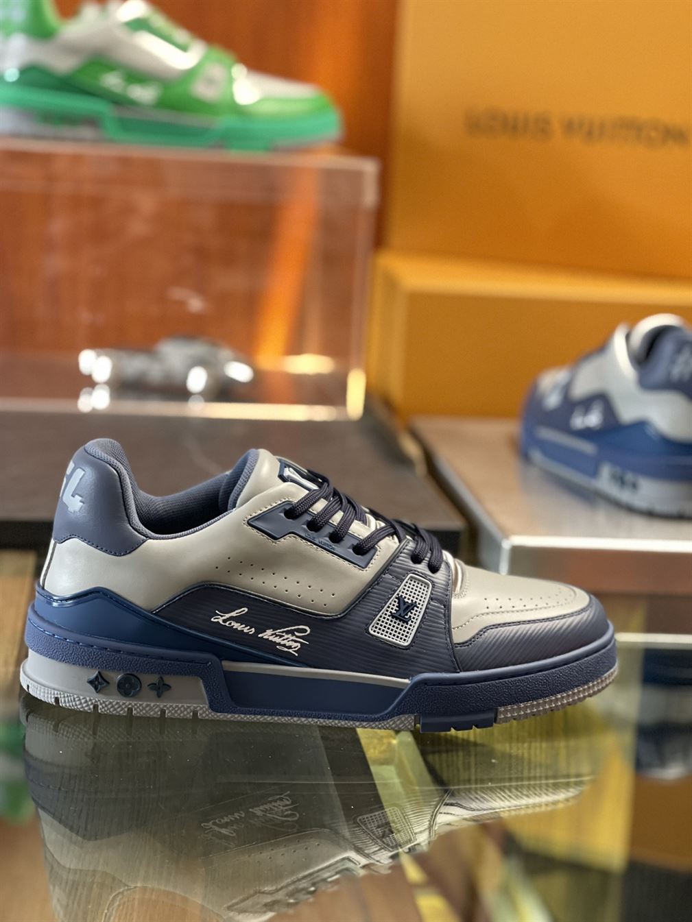 LOUIS VUITTON LV TRAINER SNEAKER - LVS062