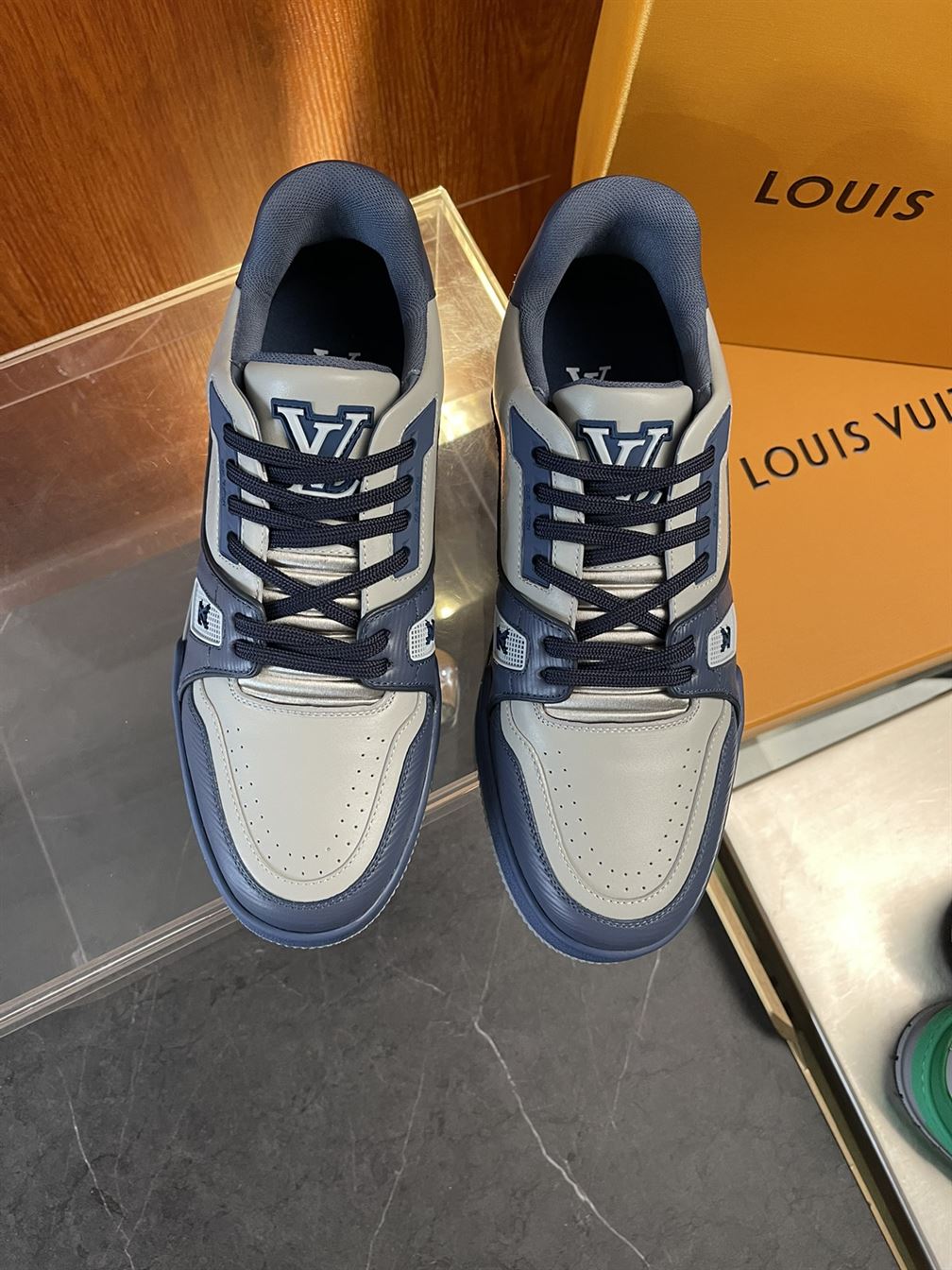 LOUIS VUITTON LV TRAINER SNEAKER - LVS062