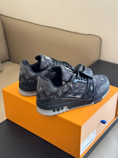 LOUIS VUITTON LV TRAINER SNEAKER - LVS171
