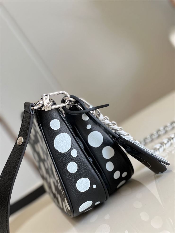 LOUIS VUITTON LV X YK MULTI POCHETTE