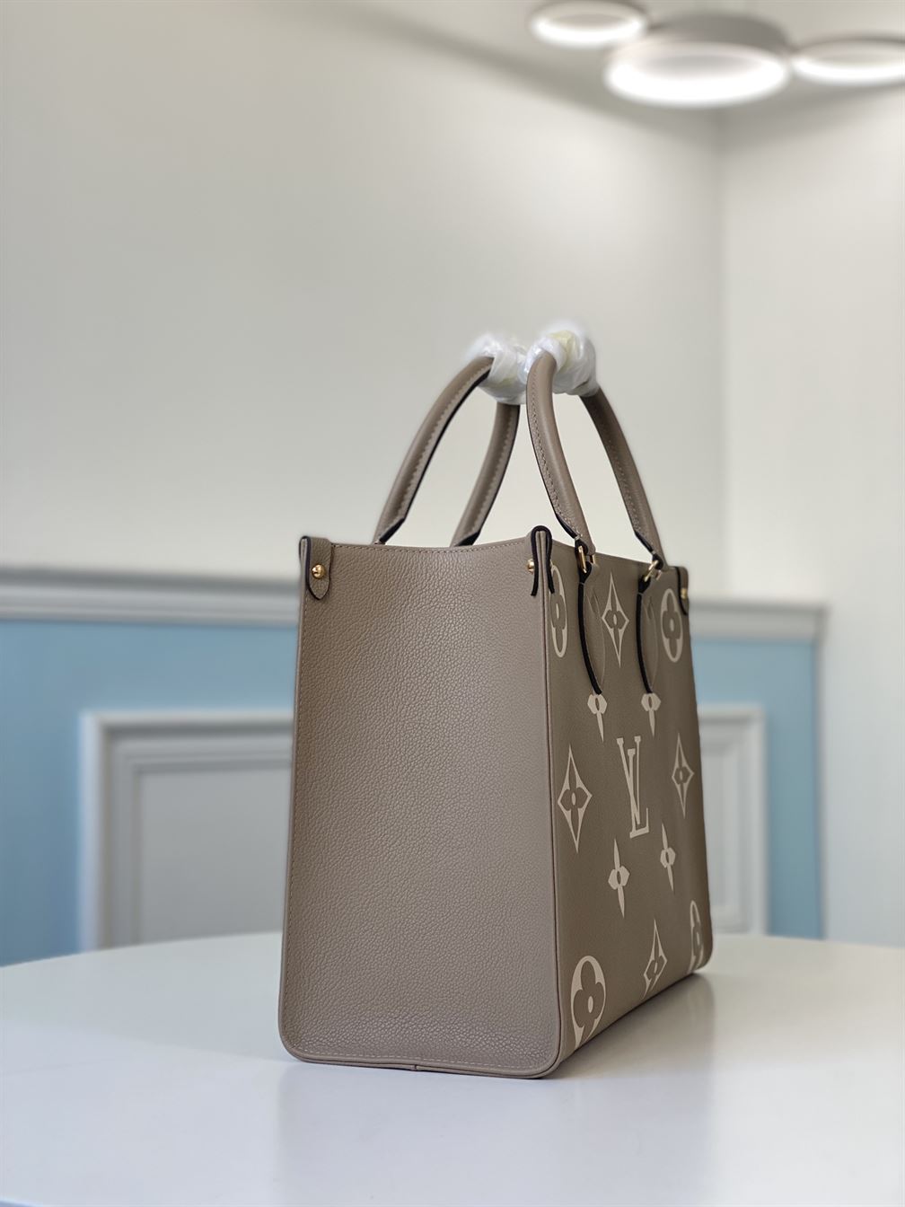 LOUIS VUITTON ONTHEGO MM BICOLOR MONOGRAM