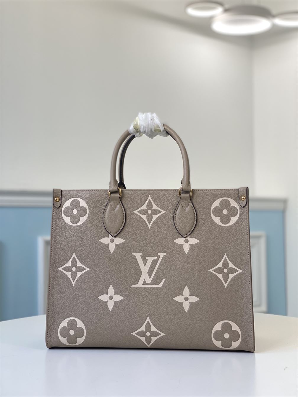LOUIS VUITTON ONTHEGO MM BICOLOR MONOGRAM