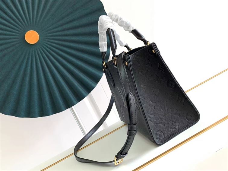 LOUIS VUITTON ONTHEGO PM BLACK MONOGRAM