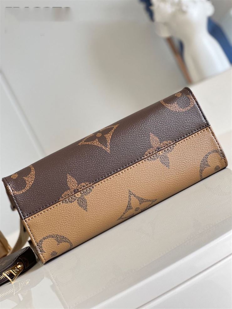 LOUIS VUITTON ONTHEGO PM MONOGRAM CANVAS