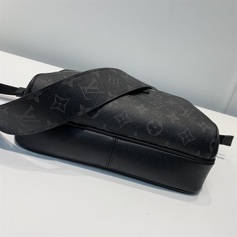 LOUIS VUITTON OUTDOOR MESSENGER - LVB018