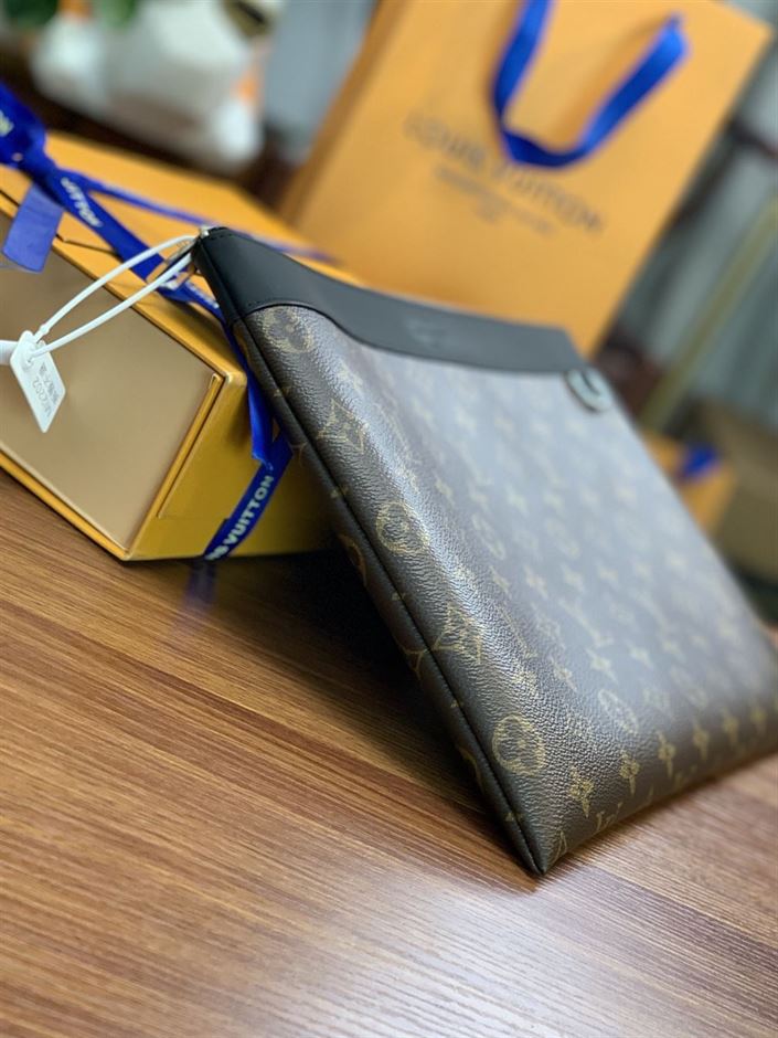LOUIS VUITTON POCHETTE APOLLO BAG