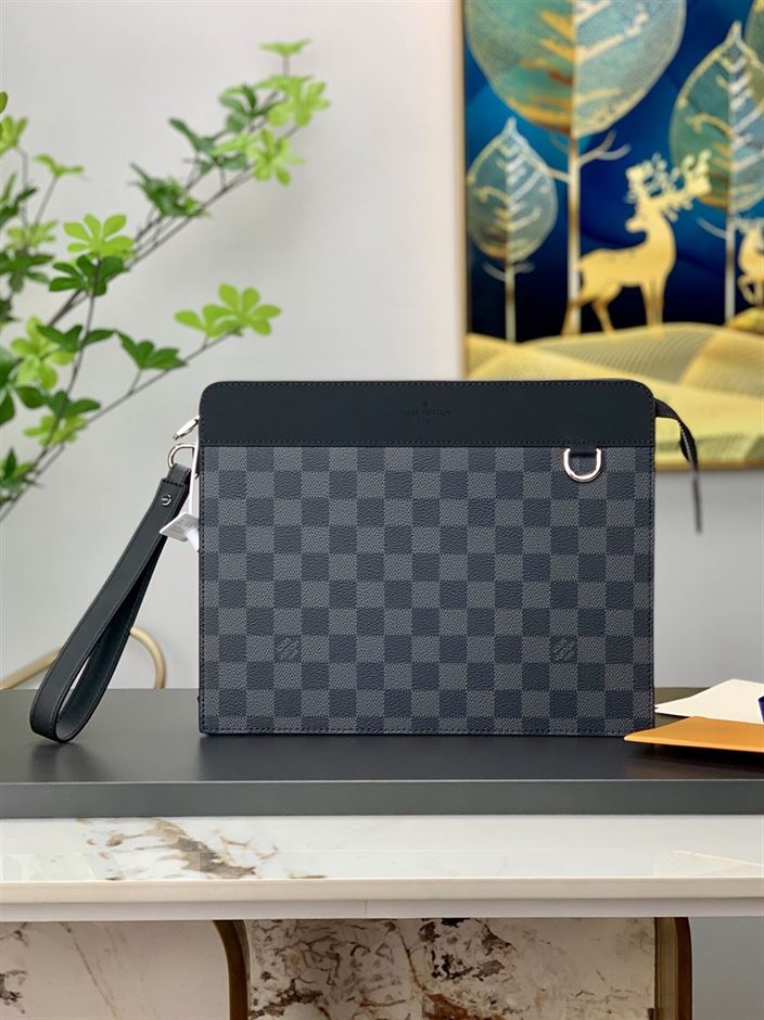 LOUIS VUITTON POCHETTE VOYAGE WALLET