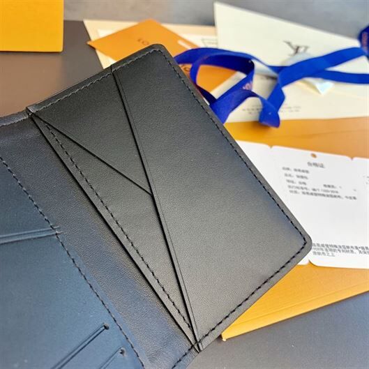 LOUIS VUITTON POCKET