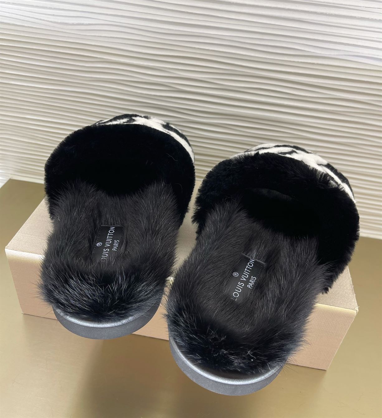 LOUIS VUITTON POOL PILLOW COMFORT MULES - LVSD053