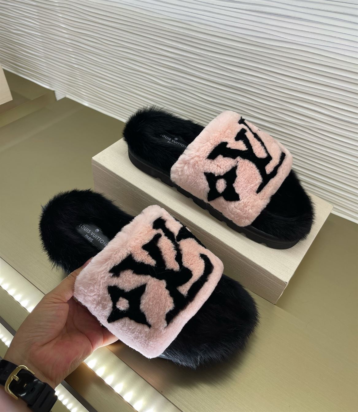 LOUIS VUITTON POOL PILLOW COMFORT MULES - LVSD054