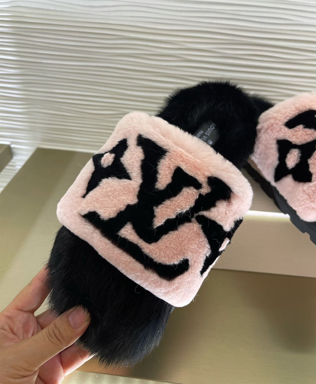 LOUIS VUITTON POOL PILLOW COMFORT MULES - LVSD054