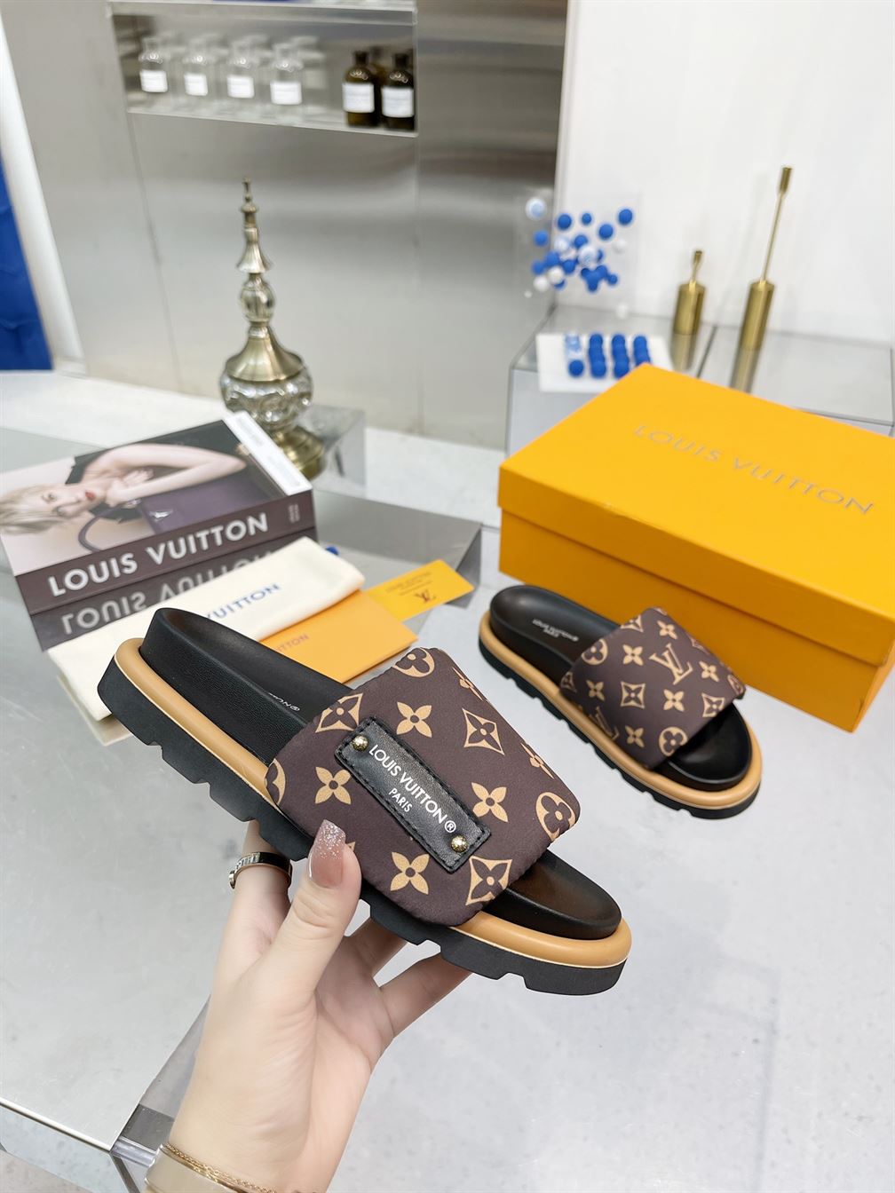 LOUIS VUITTON POOL PILLOW FLAT COMFORT MULE - LVSD001
