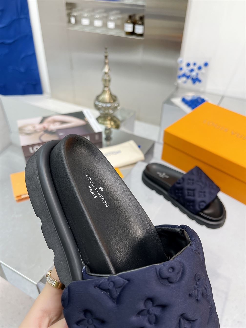 LOUIS VUITTON POOL PILLOW FLAT COMFORT MULE - LVSD050