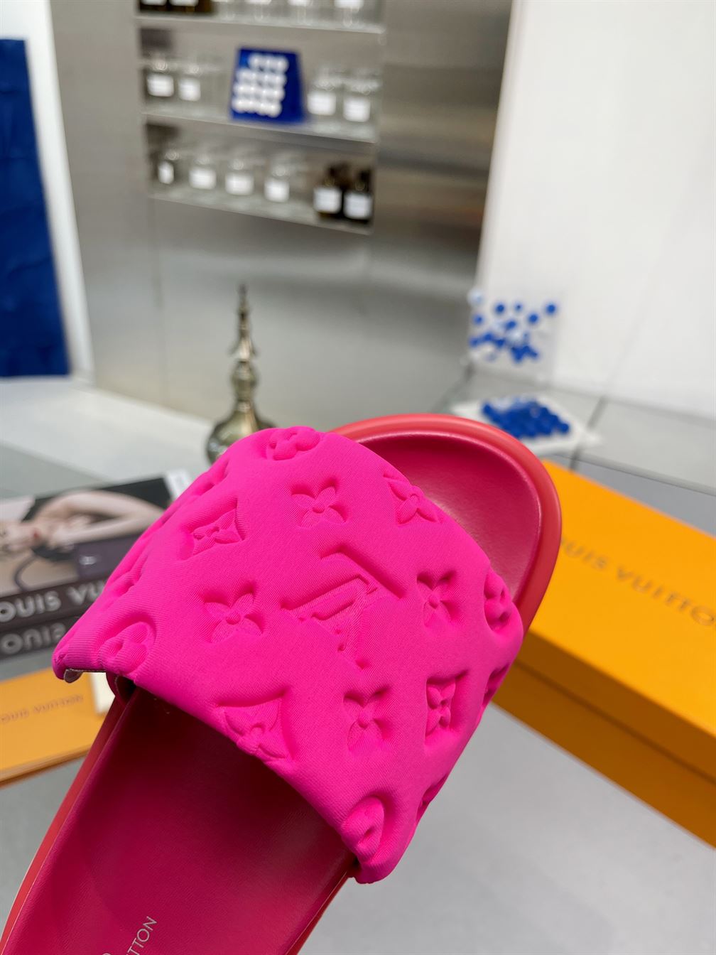 LOUIS VUITTON POOL PILLOW FLAT COMFORT MULE - LVSD051