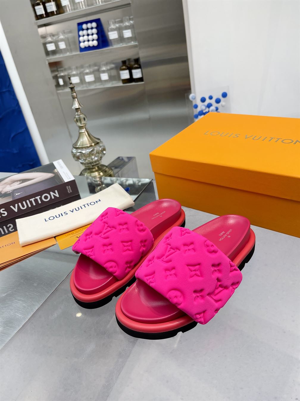 LOUIS VUITTON POOL PILLOW FLAT COMFORT MULE - LVSD051