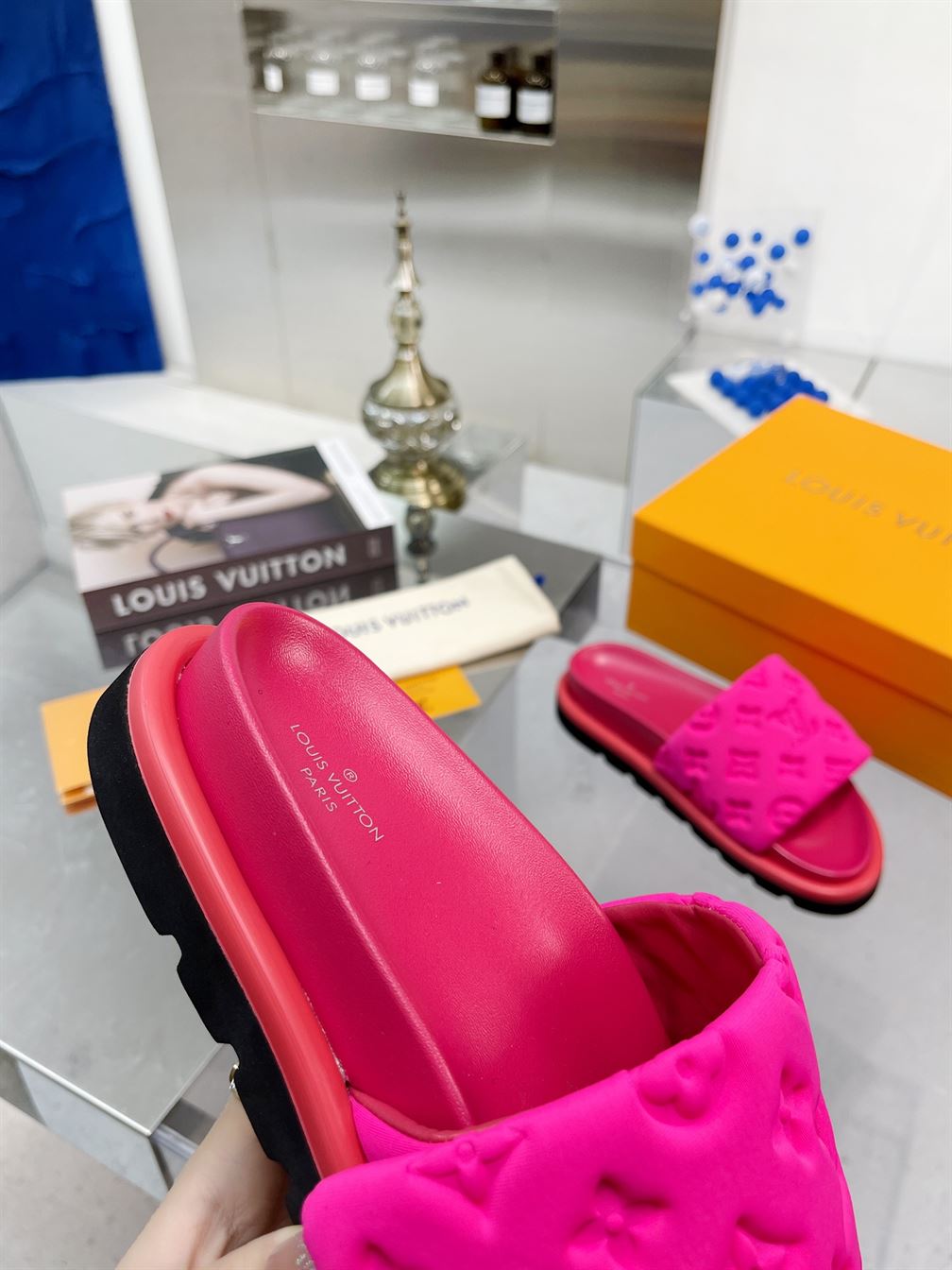 LOUIS VUITTON POOL PILLOW FLAT COMFORT MULE - LVSD051