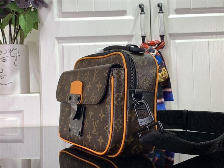 LOUIS VUITTON S LOCK MESSENGER MONOGRAM MACASSAR - LVB056