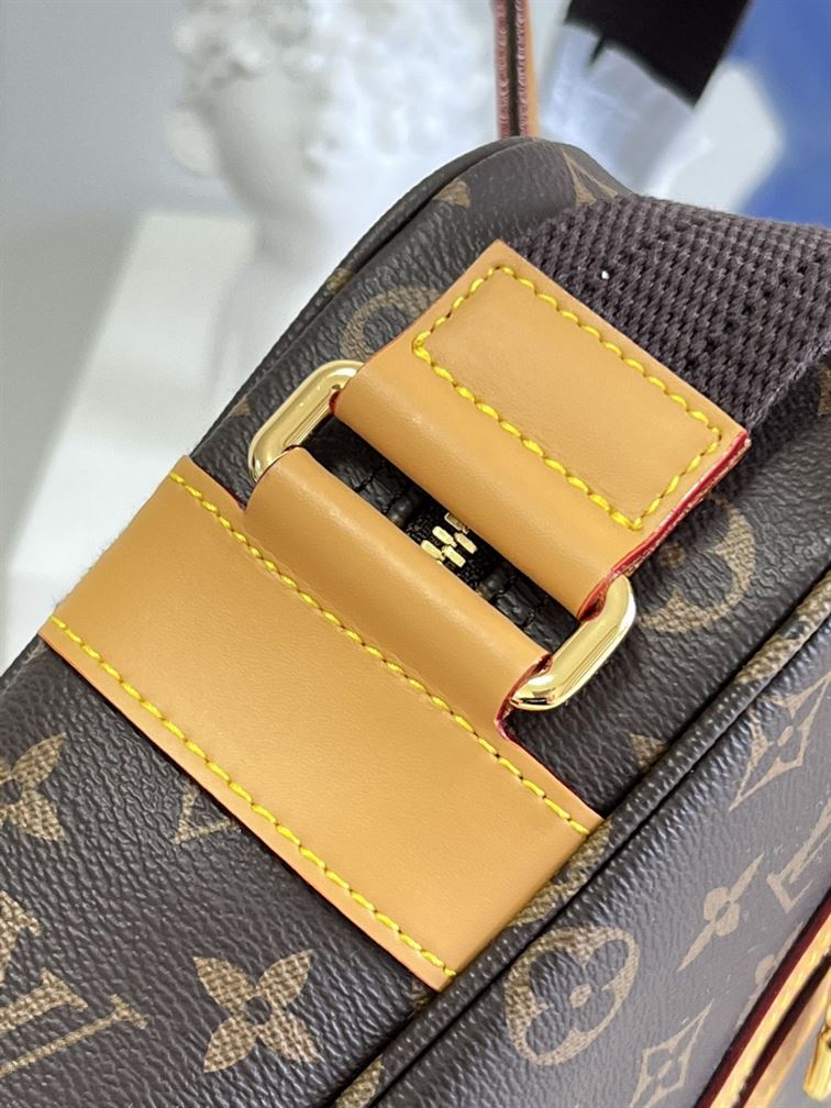 LOUIS VUITTON SAC BOSPHORE MONOGRAM CANVAS MESSENGER BAG IN BROWN - LVB001