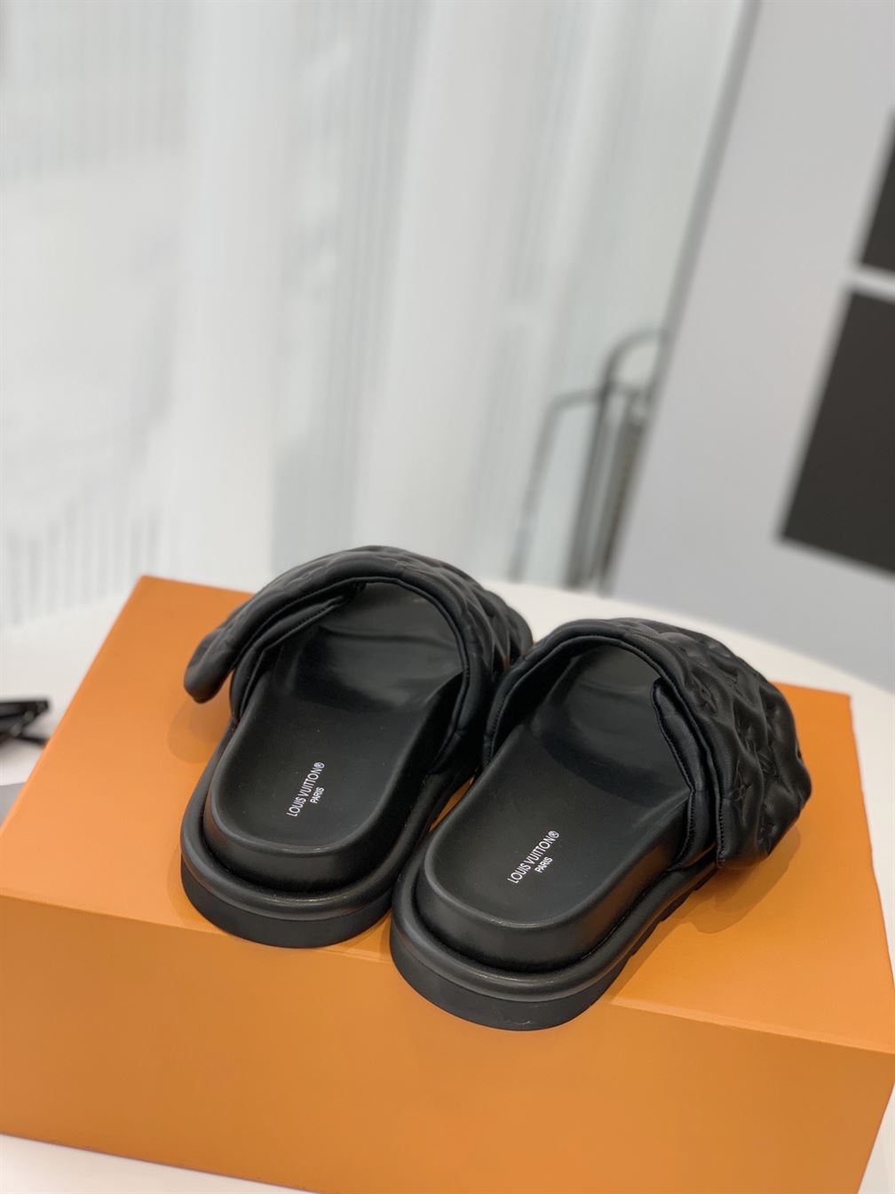 LOUIS VUITTON SLIDES - LVSD007