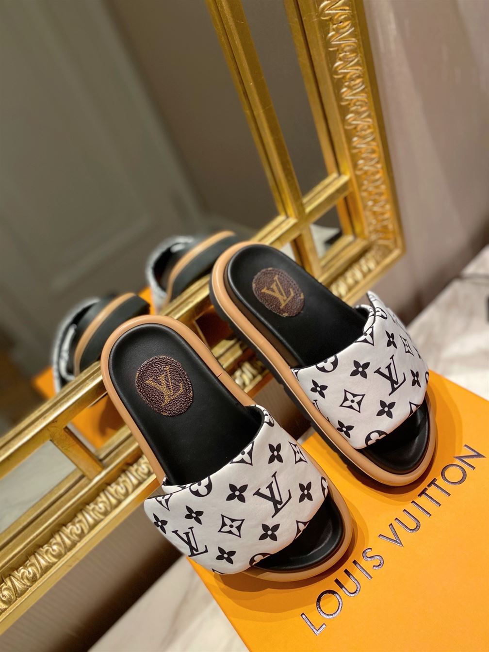 LOUIS VUITTON SLIDES - LVSD008