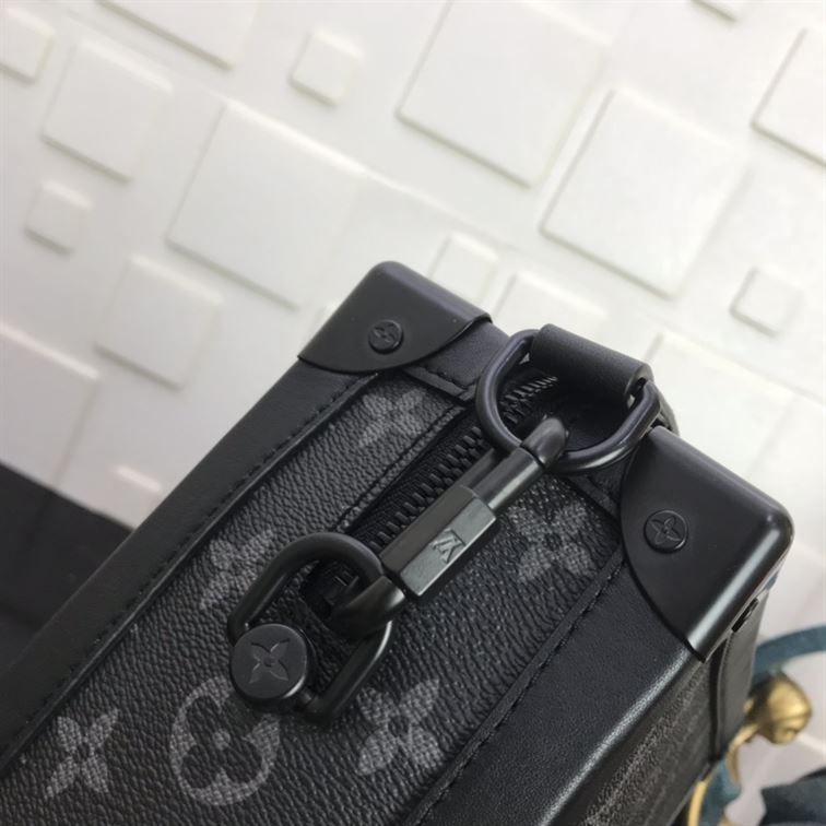 LOUIS VUITTON SOFT TRUNK MONOGRAM ECLIPSE - LVB060