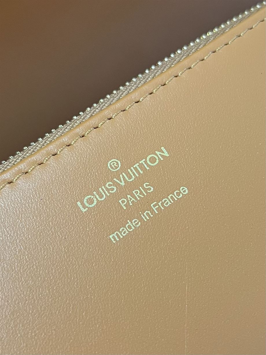 LOUIS VUITTON SWING BAG Brown
