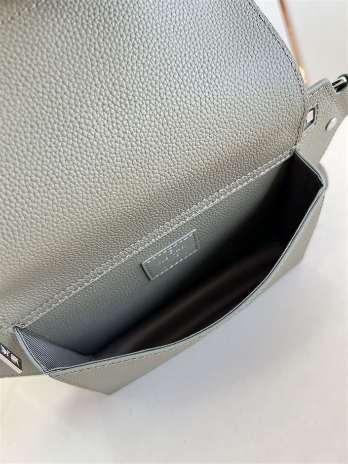 LOUIS VUITTON TAKEOFF SLING AEROGRAM - LVB035