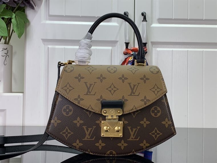 LOUIS VUITTON TILSITT MONOGRAM CANVAS
