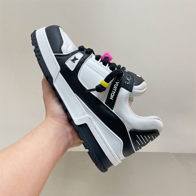 LOUIS VUITTON TRAINER MAXI LOW-TOP SNEAKERS IN WHITE AND BLACK - LVS116