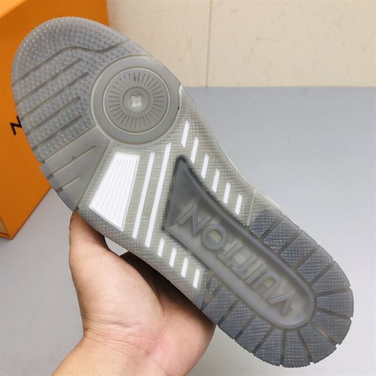LOUIS VUITTON TRAINER SNEAKER - LVS123