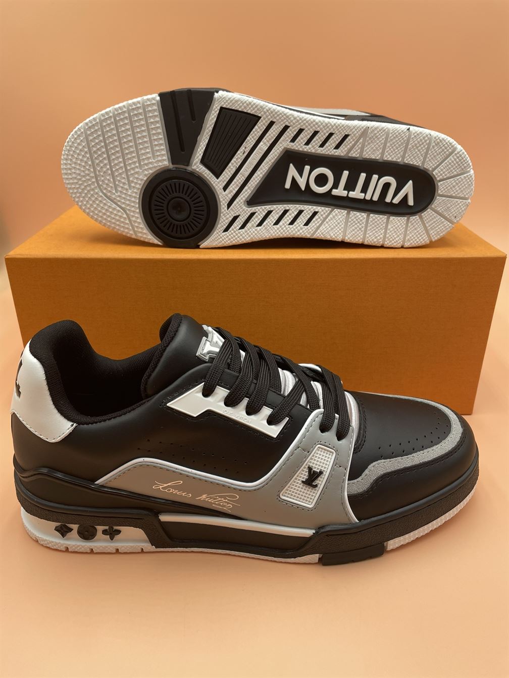 LOUIS VUITTON TRAINER SNEAKER BLACK - LVS126