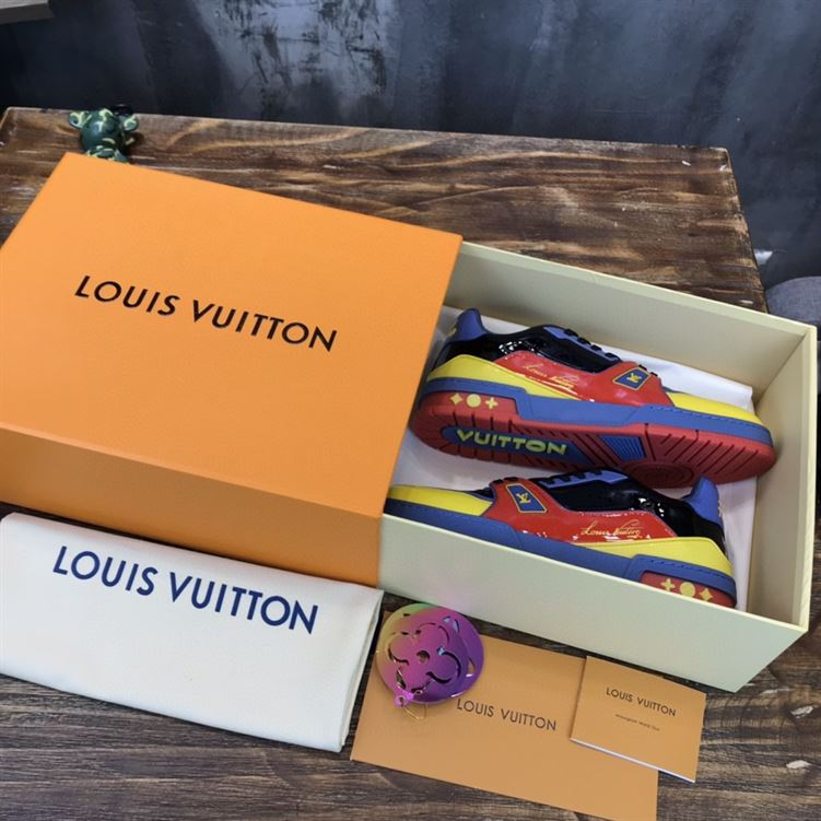 LOUIS VUITTON TRAINER SNEAKERS IN NAVY BLUE PATENT CANVAS - LVS034