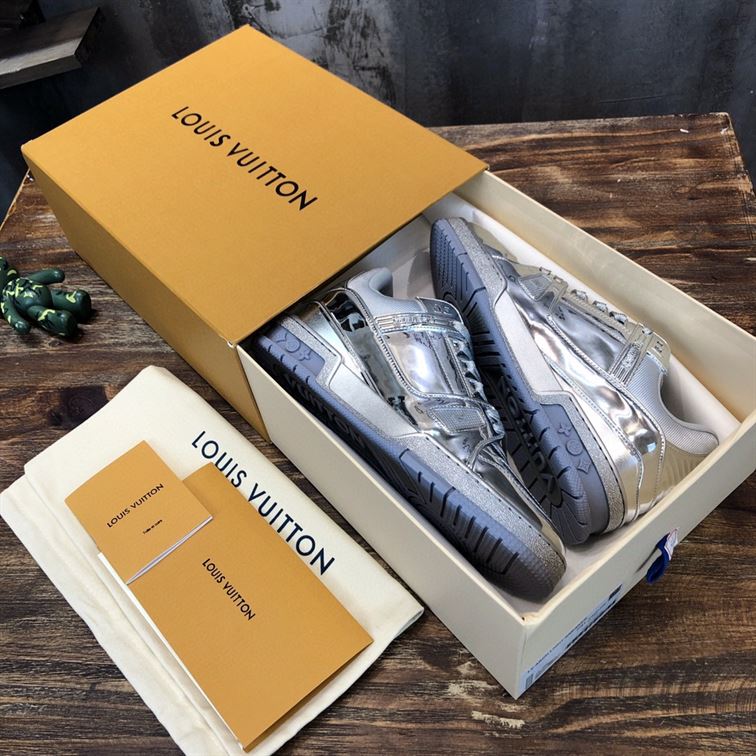 LOUIS VUITTON TRAINER SNEAKERS IN SILVER METALLIC CANVAS - LVS035